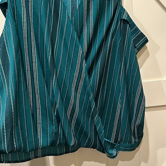 Worthington cold shoulder faux wrap green, white and black blouse. - Picture 4 of 5